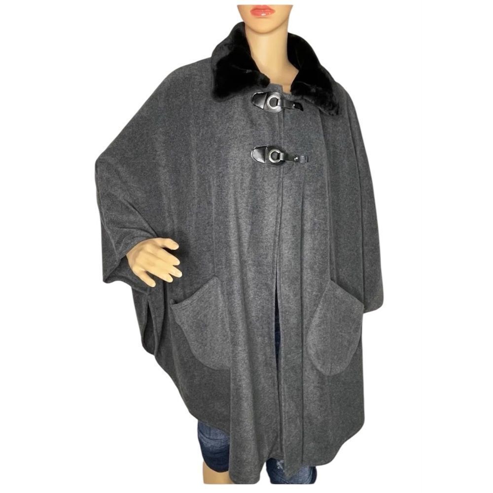 Le Moda Gray Cape With Buckle Closure and Black Fur Trim Collar One Size
